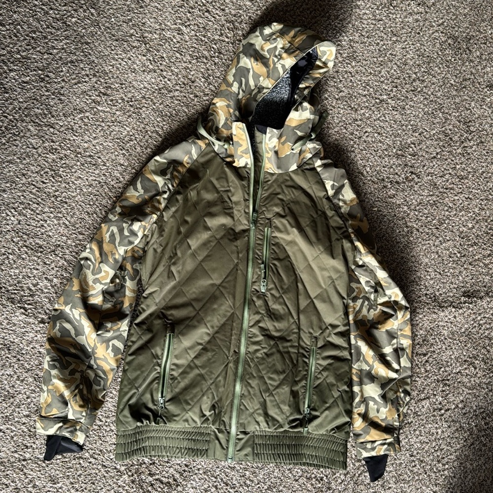 PWDR Room Women’s XL Ski Snow Coat Camo Designed in Canada‎ Primaloft